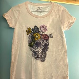 Torrid white T-shirt with skull flowerpot decor, size 00